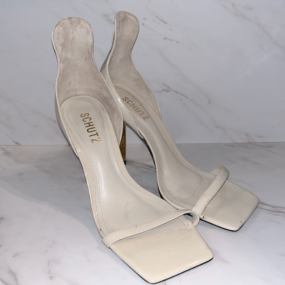 Schutz Ciara patent cream gold heels sz 7.5.  (D20)